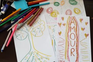 Read more about the article Double doodle play – draw with both hands